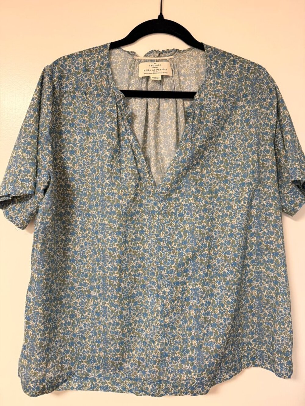 Trovata Birds of Paradis Blue Floral Short Sleeve Top Size M 100% Cotton